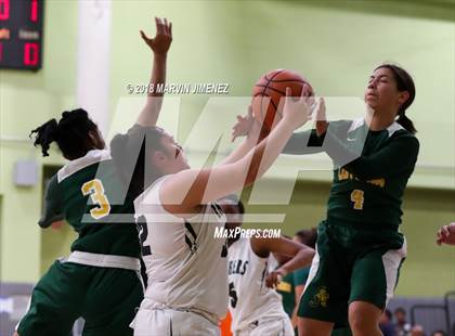 Thumbnail 2 in Jefferson vs. Gardena (CIF LACS D3 Final) photogallery.
