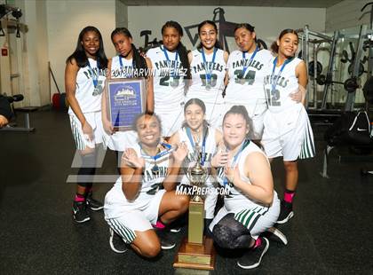 Thumbnail 2 in Jefferson vs. Gardena (CIF LACS D3 Final) photogallery.
