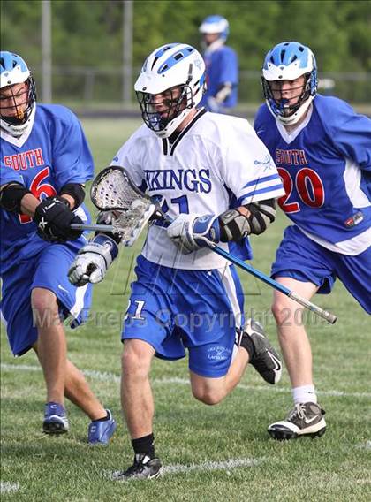 Thumbnail 1 in Grand Island vs Williamsville South (Section 6 Class B 1st round) photogallery.