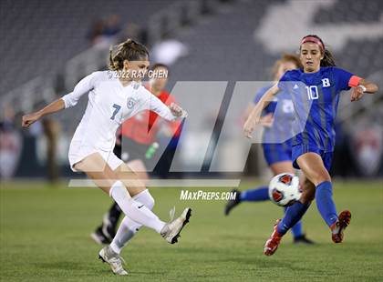 Thumbnail 2 in Broomfield vs. Grandview (CHSAA 5A Championship) photogallery.