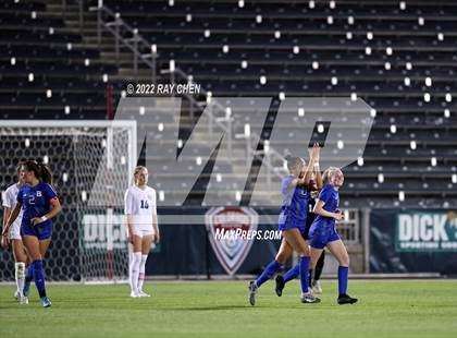 Thumbnail 3 in Broomfield vs. Grandview (CHSAA 5A Championship) photogallery.