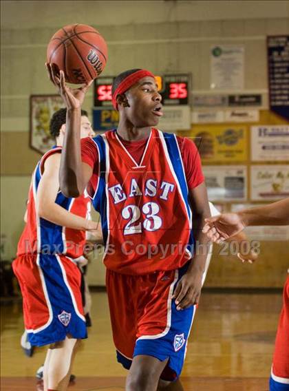 Thumbnail 3 in Clovis East vs East Bakersfield (Modesto Christian Classic)  photogallery.