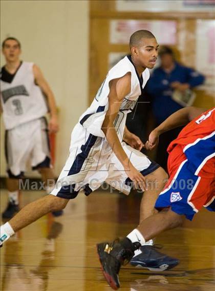 Thumbnail 3 in Clovis East vs East Bakersfield (Modesto Christian Classic)  photogallery.