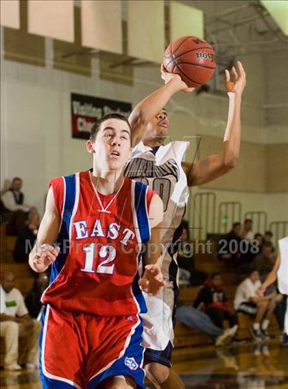 Thumbnail 3 in Clovis East vs East Bakersfield (Modesto Christian Classic)  photogallery.