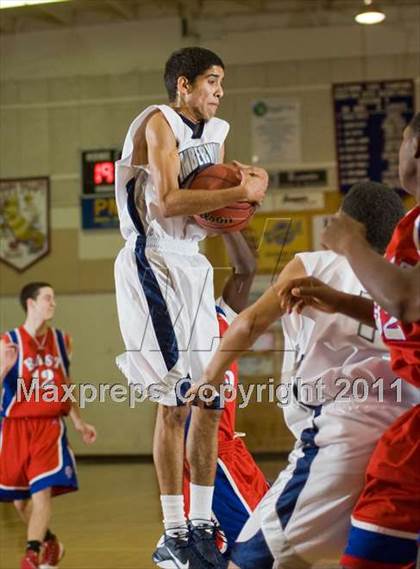 Thumbnail 3 in Clovis East vs East Bakersfield (Modesto Christian Classic)  photogallery.