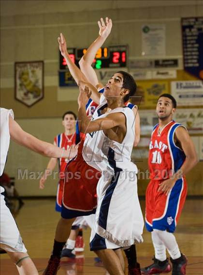 Thumbnail 3 in Clovis East vs East Bakersfield (Modesto Christian Classic)  photogallery.