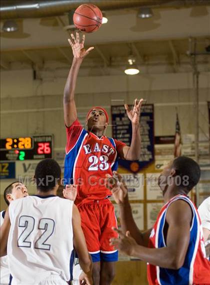 Thumbnail 3 in Clovis East vs East Bakersfield (Modesto Christian Classic)  photogallery.