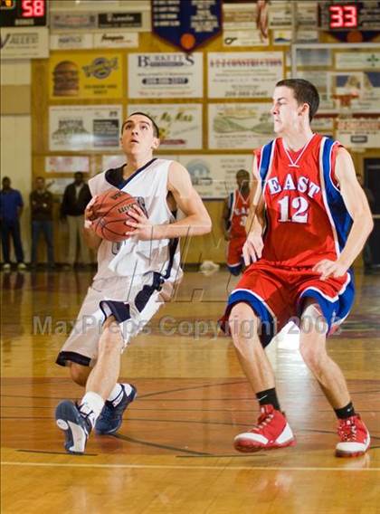 Thumbnail 2 in Clovis East vs East Bakersfield (Modesto Christian Classic)  photogallery.