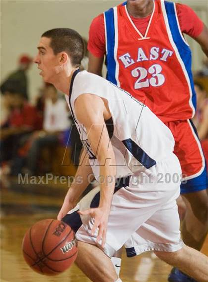 Thumbnail 3 in Clovis East vs East Bakersfield (Modesto Christian Classic)  photogallery.