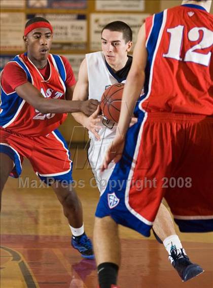 Thumbnail 2 in Clovis East vs East Bakersfield (Modesto Christian Classic)  photogallery.