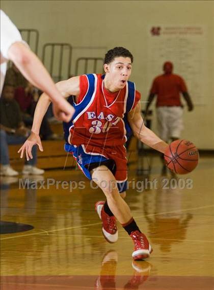 Thumbnail 3 in Clovis East vs East Bakersfield (Modesto Christian Classic)  photogallery.