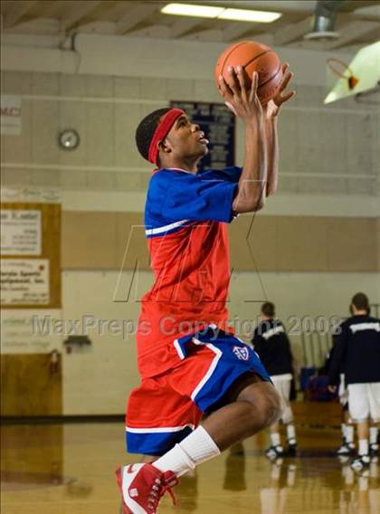 Thumbnail 3 in Clovis East vs East Bakersfield (Modesto Christian Classic)  photogallery.