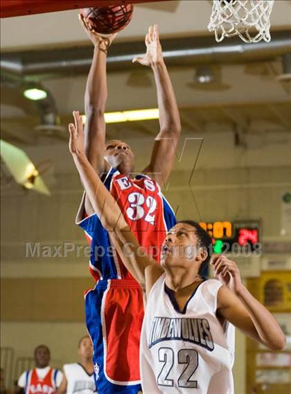 Thumbnail 2 in Clovis East vs East Bakersfield (Modesto Christian Classic)  photogallery.
