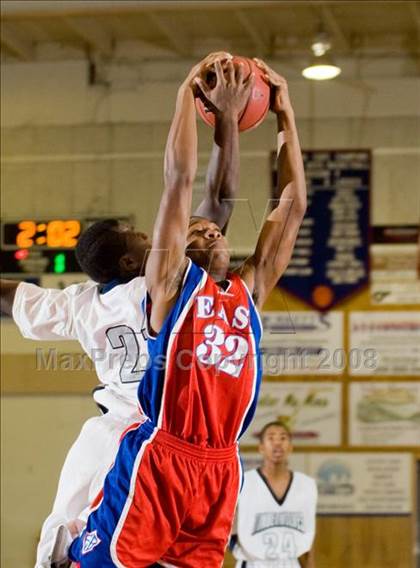 Thumbnail 3 in Clovis East vs East Bakersfield (Modesto Christian Classic)  photogallery.