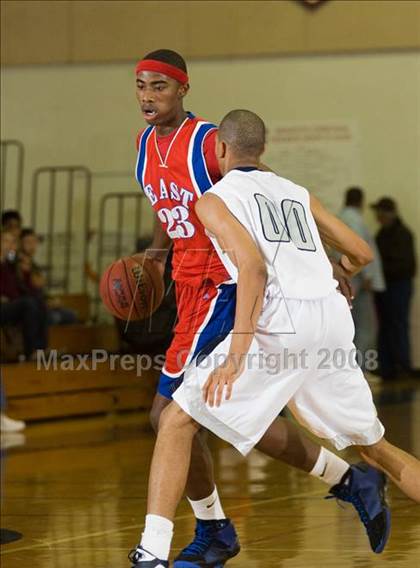 Thumbnail 3 in Clovis East vs East Bakersfield (Modesto Christian Classic)  photogallery.