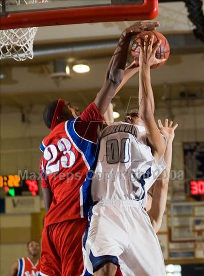Thumbnail 2 in Clovis East vs East Bakersfield (Modesto Christian Classic)  photogallery.