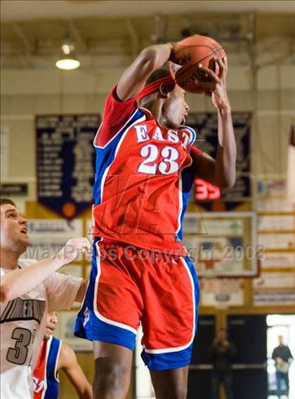 Thumbnail 3 in Clovis East vs East Bakersfield (Modesto Christian Classic)  photogallery.