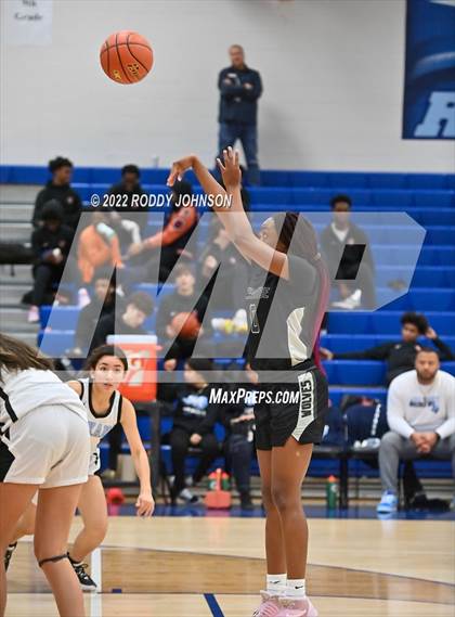Thumbnail 1 in Westside vs. Sam Rayburn (McDonald's Texas Invitational) photogallery.