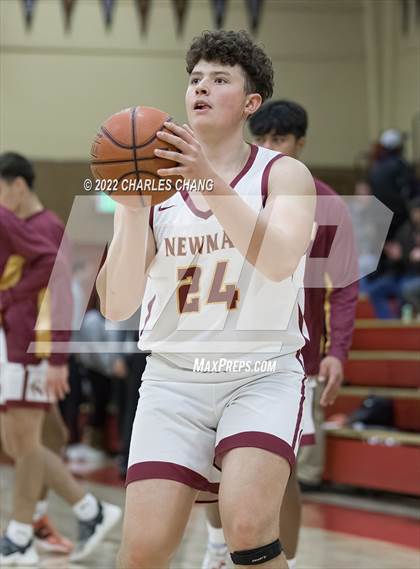 Thumbnail 3 in Montgomery vs Cardinal Newman photogallery.