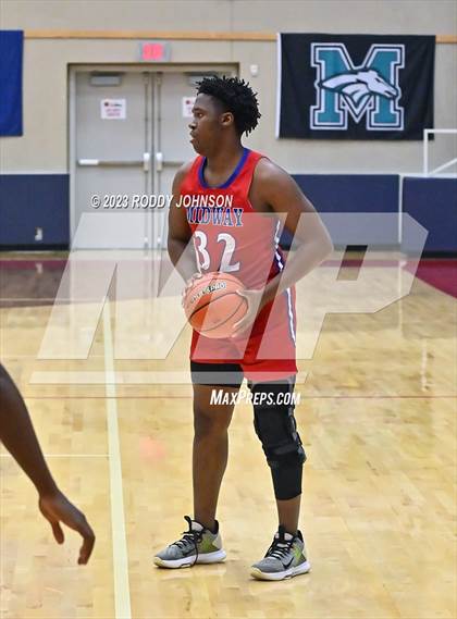 Thumbnail 2 in Midway vs. Nimitz (McDonald's Texas Invitational) photogallery.