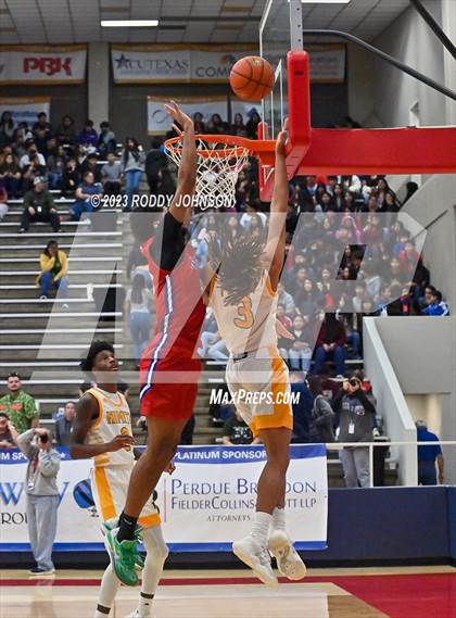 Thumbnail 3 in Midway vs. Nimitz (McDonald's Texas Invitational) photogallery.