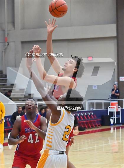 Thumbnail 2 in Midway vs. Nimitz (McDonald's Texas Invitational) photogallery.