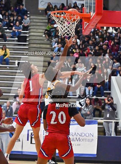 Thumbnail 3 in Midway vs. Nimitz (McDonald's Texas Invitational) photogallery.