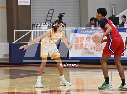 Thumbnail 2 in Midway vs. Nimitz (McDonald's Texas Invitational) photogallery.