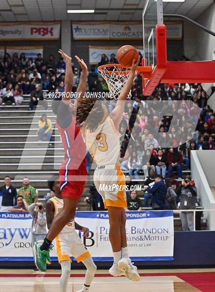 Thumbnail 2 in Midway vs. Nimitz (McDonald's Texas Invitational) photogallery.