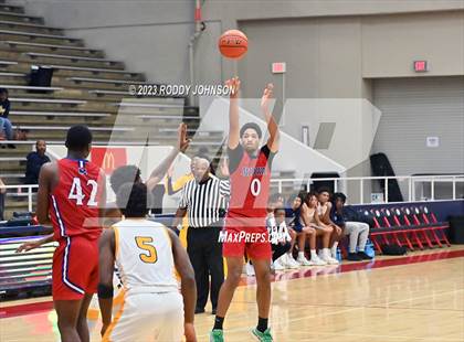 Thumbnail 2 in Midway vs. Nimitz (McDonald's Texas Invitational) photogallery.