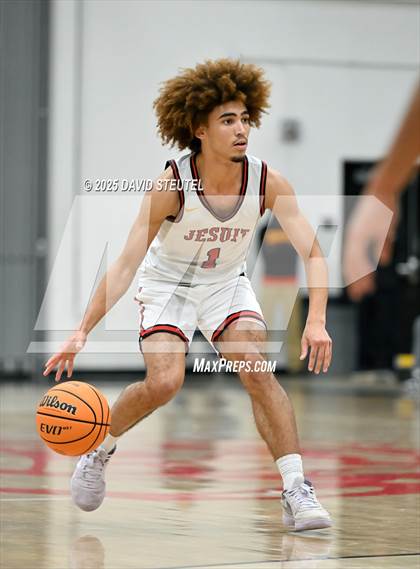 Thumbnail 2 in Archbishop Mitty vs. Jesuit (Fr. Barry Christmas Classic) photogallery.