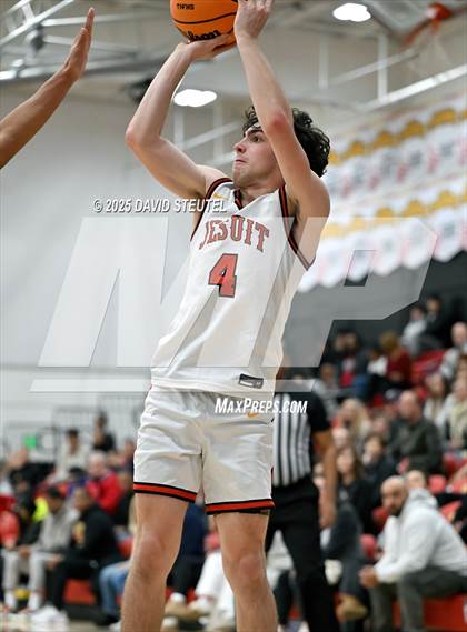 Thumbnail 2 in Archbishop Mitty vs. Jesuit (Fr. Barry Christmas Classic) photogallery.
