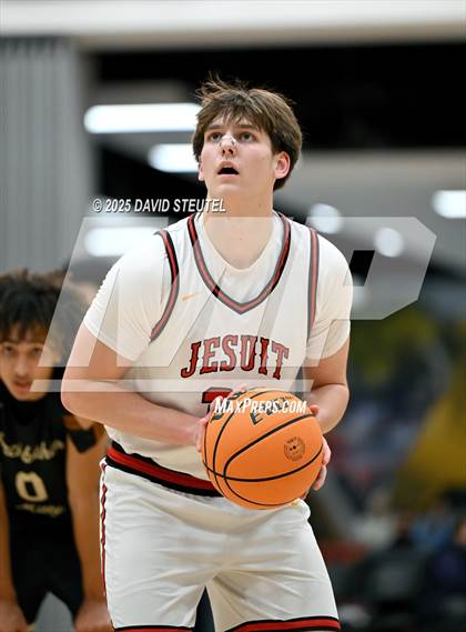 Thumbnail 2 in Archbishop Mitty vs. Jesuit (Fr. Barry Christmas Classic) photogallery.