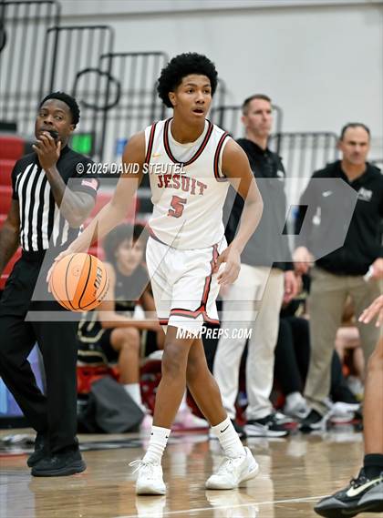 Thumbnail 2 in Archbishop Mitty vs. Jesuit (Fr. Barry Christmas Classic) photogallery.