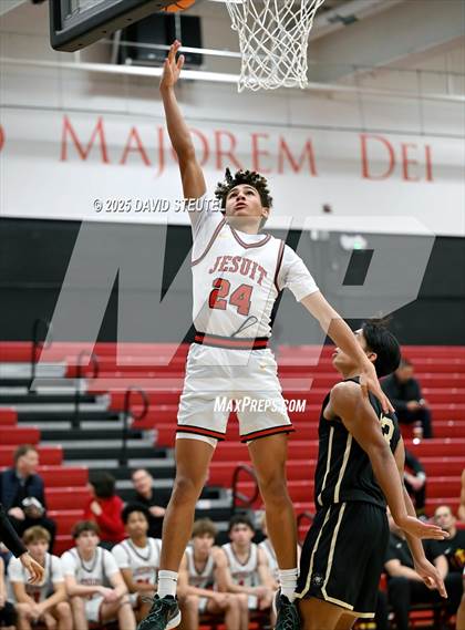 Thumbnail 1 in Archbishop Mitty vs. Jesuit (Fr. Barry Christmas Classic) photogallery.
