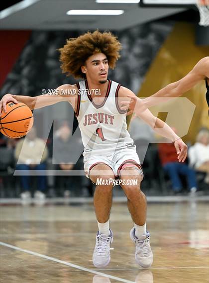 Thumbnail 2 in Archbishop Mitty vs. Jesuit (Fr. Barry Christmas Classic) photogallery.
