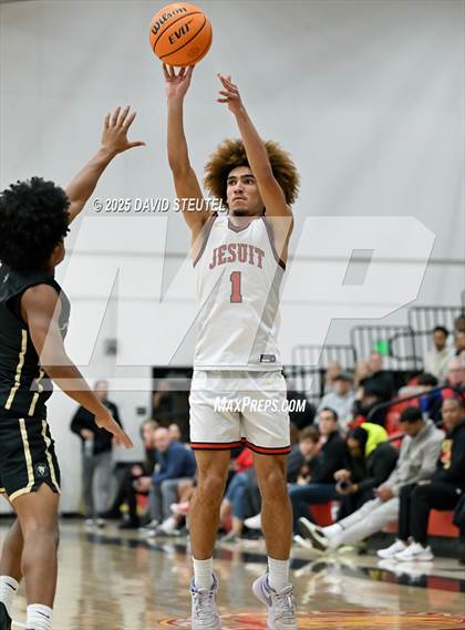 Thumbnail 1 in Archbishop Mitty vs. Jesuit (Fr. Barry Christmas Classic) photogallery.