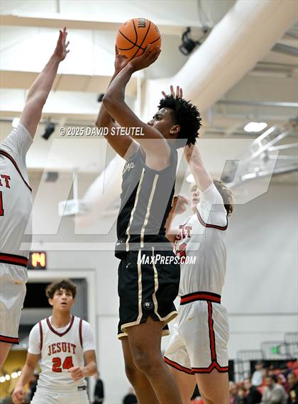 Thumbnail 2 in Archbishop Mitty vs. Jesuit (Fr. Barry Christmas Classic) photogallery.