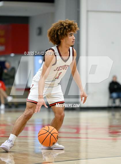 Thumbnail 3 in Archbishop Mitty vs. Jesuit (Fr. Barry Christmas Classic) photogallery.