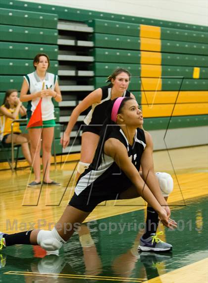 Thumbnail 2 in Ford City vs. Highlands (Open Tournament) photogallery.