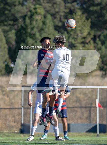 Thumbnail 2 in Kent Denver vs Delta (CHSAA 3A Round 1)) photogallery.