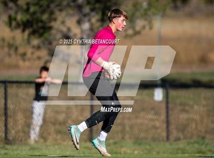 Thumbnail 2 in Kent Denver vs Delta (CHSAA 3A Round 1)) photogallery.