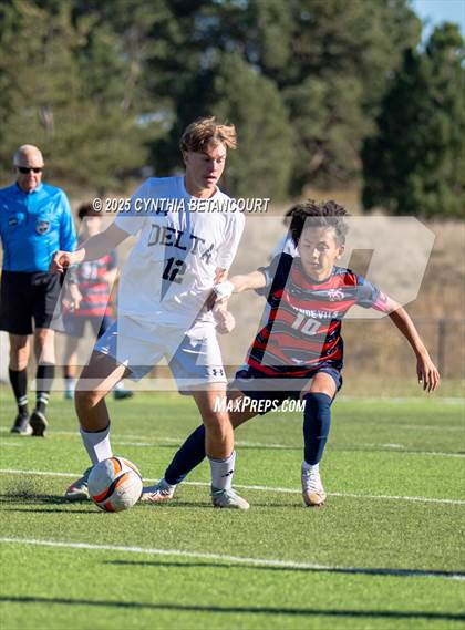 Thumbnail 3 in Kent Denver vs Delta (CHSAA 3A Round 1)) photogallery.