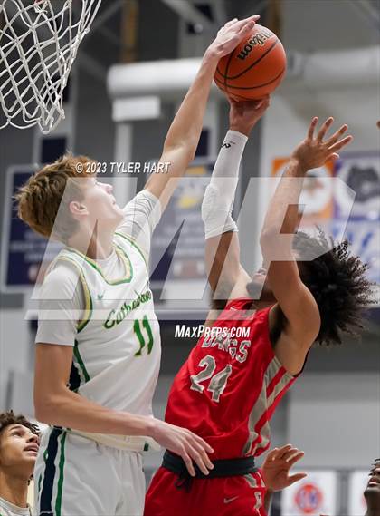 Thumbnail 3 in Cathedral vs. Evansville Bosse (Sneakers for Santa Shootout) photogallery.
