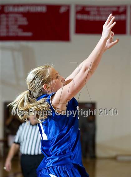 Thumbnail 3 in Cate @ Carpinteria photogallery.