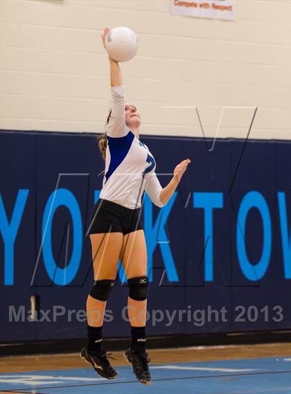 Thumbnail 2 in South Lakes @ Yorktown photogallery.