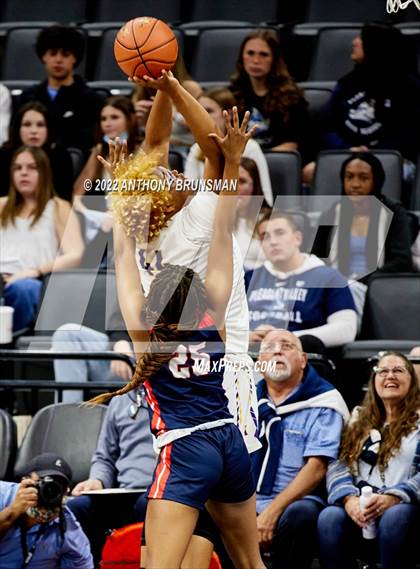 Thumbnail 1 in La Salle vs Oakland Tech (CIF State D3 Final) photogallery.