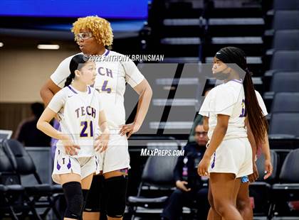 Thumbnail 3 in La Salle vs Oakland Tech (CIF State D3 Final) photogallery.