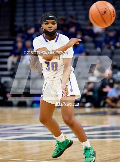 Thumbnail 3 in La Salle vs Oakland Tech (CIF State D3 Final) photogallery.