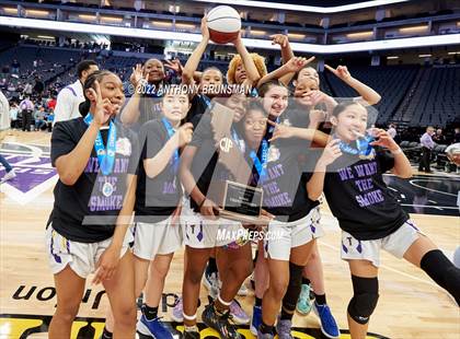 Thumbnail 3 in La Salle vs Oakland Tech (CIF State D3 Final) photogallery.